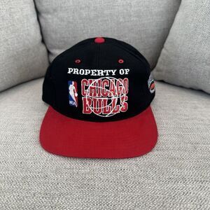 Vintage 90's Proplayer Chicago Bulls Snapback Hat NBA Eastern Conference Goat